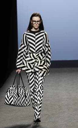 A model takes to the catwalk a creation from the Fall Winter 2017 collection of designer Maria Escote at the Mercedes-Benz Fashion Week Madrid (MBFWM) held at the IFEMA Congress and Events center in Madrid, 17 February 2017. THE MBFWM runs from 16 to 21 February. MADRID FASHION WEEK !ACHTUNG: NUR REDAKTIONELLE NUTZUNG!  Copyright: xZipix 20170217-636229472730799988