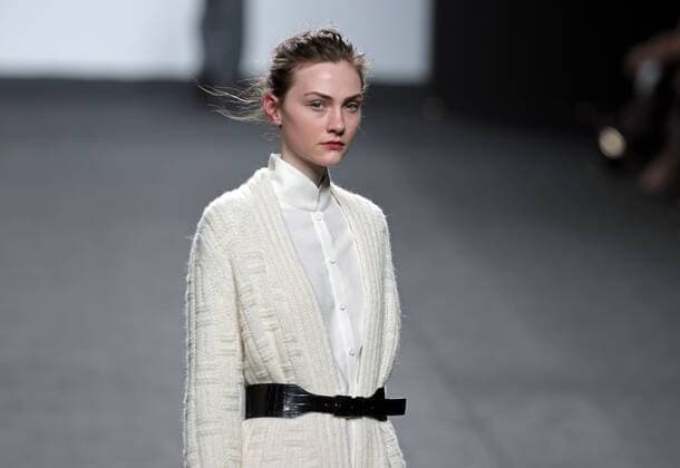 A model takes to the catwalk a creation from the Fall Winter 2017 collection of designer Angel Schlesser at the Mercedes-Benz Fashion Week Madrid (MBFWM) held at the IFEMA Congress and Events center in Madrid, 17 February 2017. THE MBFWM runs from 16 to 21 February. MADRID FASHION WEEK !ACHTUNG: NUR REDAKTIONELLE NUTZUNG!  Copyright: xJ.J.xGuillénx 20170217-636229475414121586