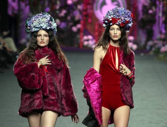 Models take to the catwalk creations from the Fall Winter 2017 collection of designer Francis Montesinos at the Mercedes-Benz Fashion Week Madrid (MBFWM) held at the IFEMA Congress and Events center in Madrid, 17 February 2017. THE MBFWM runs from 16 to 21 February. MADRID FASHION WEEK !ACHTUNG: NUR REDAKTIONELLE NUTZUNG!  Copyright: xJ.J.xGuillénx 20170217-636229578184507341