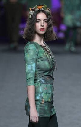 A model takes to the catwalk a creation from the Fall Winter 2017 collection of designer Francis Montesinos at the Mercedes-Benz Fashion Week Madrid (MBFWM) held at the IFEMA Congress and Events center in Madrid, 17 February 2017. THE MBFWM runs from 16 to 21 February. MADRID FASHION WEEK !ACHTUNG: NUR REDAKTIONELLE NUTZUNG!  Copyright: xJ.J.xGuillénx 20170217-636229580679329913