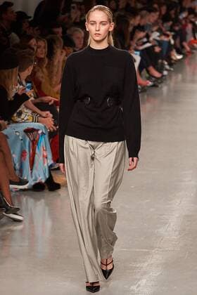 February 17, 2017 - London, United Kingdom - A model walks the runway at the Teatum Jones show during the London Fashion Week February 2017 collections on February 17, 2017 in London, England. London United Kingdom  - ZUMAn230 20170217_zaa_n230_429 Copyright: xKarynxLouisex