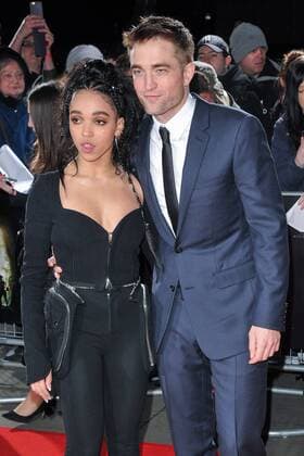 Robert Pattinson und seine Freundin FKA Twigs bei der The Lost City of Z Film Premiere am 16.02.2017 in London The Lost City of Z Filmpremiere in London, 2017 