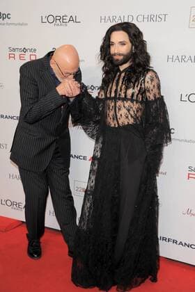 Klaus Mabel Ascheneller, Conchita Wurst Ankunft, roter Teppich zur 31. Preisverleihung des TEDDY AWARD im Haus der Berliner Festspiele am 17.02.2017