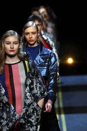 Models take to the catwalk wearing creations from the Fall Winter 2017 collection of Spanish designer Moises Nieto on the second day of the Mercedes-Benz Fashion Week Madrid (MBFWM) held at the IFEMA Congress and Events center in Madrid, 18 February 2017. THE MBFWM runs from 16 to 21 February. MADRID FASHION WEEK !ACHTUNG: NUR REDAKTIONELLE NUTZUNG!  Copyright: xZipix GRA075 20170218-636230194627825366