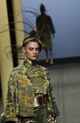 A model takes to the catwalk wearing a creation from the Fall Winter 2017 collection of Spanish designer Miguel Marinero on the second day of the Mercedes-Benz Fashion Week Madrid (MBFWM) held at the IFEMA Congress and Events center in Madrid, 18 February 2017. THE MBFWM runs from 16 to 21 February. MADRID FASHION WEEK !ACHTUNG: NUR REDAKTIONELLE NUTZUNG!  Copyright: xZipix GRA075 20170218-636230199279841724