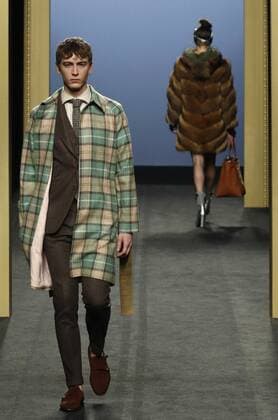 A model takes to the catwalk wearing a creation from the Fall Winter 2017 collection of Spanish designer Miguel Marinero on the second day of the Mercedes-Benz Fashion Week Madrid (MBFWM) held at the IFEMA Congress and Events center in Madrid, 18 February 2017. THE MBFWM runs from 16 to 21 February. MADRID FASHION WEEK !ACHTUNG: NUR REDAKTIONELLE NUTZUNG!  Copyright: xZipix GRA075 20170218-636230199317749238