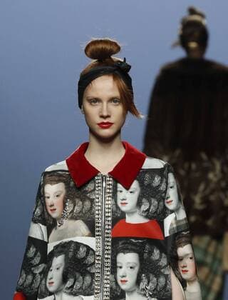 A model takes to the catwalk wearing a creation from the Fall Winter 2017 collection of Spanish designer Miguel Marinero on the second day of the Mercedes-Benz Fashion Week Madrid (MBFWM) held at the IFEMA Congress and Events center in Madrid, 18 February 2017. THE MBFWM runs from 16 to 21 February. MADRID FASHION WEEK !ACHTUNG: NUR REDAKTIONELLE NUTZUNG!  Copyright: xZipix GRA075 20170218-636230200073091554