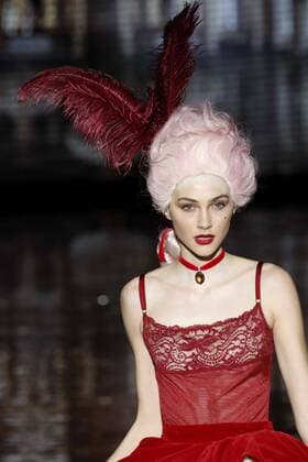 A model takes to the catwalk wearing a creation from the Fall Winter 2017 collection by Spanish designer Andres Sarda on the second day of the Mercedes-Benz Fashion Week Madrid (MBFWM) held at the IFEMA Congress and Events center in Madrid, 18 February 2017. THE MBFWM runs from 16 to 21 February. MADRID FASHION WEEK !ACHTUNG: NUR REDAKTIONELLE NUTZUNG!  Copyright: xZipix GRA104 20170218-636230257844360754