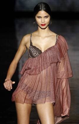 A model takes to the catwalk wearing a creation from the Fall Winter 2017 collection by Spanish designer Andres Sarda on the second day of the Mercedes-Benz Fashion Week Madrid (MBFWM) held at the IFEMA Congress and Events center in Madrid, 18 February 2017. THE MBFWM runs from 16 to 21 February. MADRID FASHION WEEK !ACHTUNG: NUR REDAKTIONELLE NUTZUNG!  Copyright: xZipix GRA104 20170218-636230258739789274