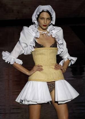 A model takes to the catwalk wearing a creation from the Fall Winter 2017 collection by Spanish designer Andres Sarda on the second day of the Mercedes-Benz Fashion Week Madrid (MBFWM) held at the IFEMA Congress and Events center in Madrid, 18 February 2017. THE MBFWM runs from 16 to 21 February. MADRID FASHION WEEK !ACHTUNG: NUR REDAKTIONELLE NUTZUNG!  Copyright: xZipix GRA104 20170218-636230259464243986
