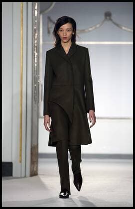 . 18 02 2017. London, United Kingdom. Models walk the catwalk for the Ryan Lo show on the second day of London Fashion Week 2017 at 180 The Strand, London, UK,  xBenxStevensx xi-Imagesx IIM-14426-0030