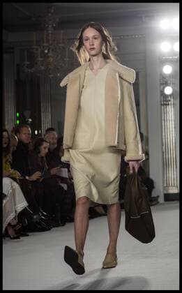 . 18 02 2017. London, United Kingdom. Models walk the catwalk for the Jasper Conran show on the second day of London Fashion Week 2017 at Claridge s, Mayfair, London, UK.  xBenxStevensx xi-Imagesx IIM-14428-0006