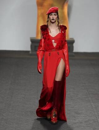 A model takes to the catwalk wearing a creation from the Fall Winter 2017 collection by Spanish designer Ana Locking on the second day of the Mercedes-Benz Fashion Week Madrid (MBFWM) held at the IFEMA Congress and Events center in Madrid, 18 February 2017. THE MBFWM runs from 16 to 21 February. MADRID FASHION WEEK !ACHTUNG: NUR REDAKTIONELLE NUTZUNG!  Copyright: xJJxGUILLENx GRA303 20170218-636230346207735848