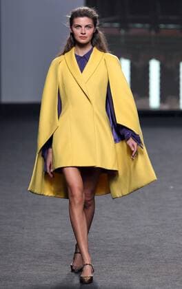 A model takes to the catwalk wearing a creation from the Fall Winter 2017 collection by Spanish designer Teresa Helbig during the Mercedes-Benz Fashion Week Madrid (MBFWM), in Madrid, Spain, 18 February 2017. The fall winter 2017 18 collections are presented from 16 to 21 February. Teresa Helbig - Runway - Mercedes-Benz Fashion Week Madrid F W 2017 18 !ACHTUNG: NUR REDAKTIONELLE NUTZUNG!  Copyright: xJJxGUILLENx GRA449 20170218-636230443650799155