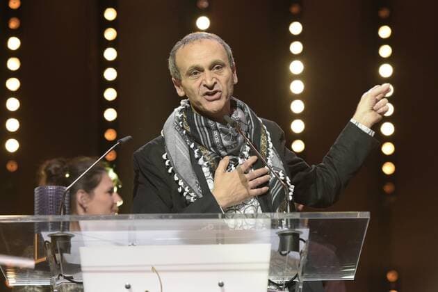Regisseur Raed Andoni mit dem Glashütte Orginal Dokumentarfilmpreis anlässlich der 67. Berlinale 67. Internationale Filmfestspiele Berlin
