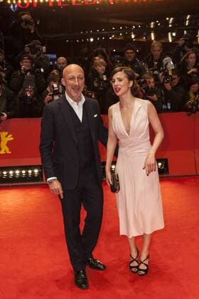 Aylin Tezel und Oliver Hirschbiegel auf der Berlinale Preisverleihung am 18.02.2017 Aylin Tezel und Oliver Hirschbiegel auf der Berlinale Preisverleihung am 18.02.2017
