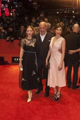 Katharina Schuettler, Oliver Hirschbiegel und Aylin Tezel auf der Berlinale Preisverleihung am 18.02.2017 Katharina Schuettler, Oliver Hirschbiegel und Aylin Tezel auf der Berlinale Preisverleihung am 18.02.2017