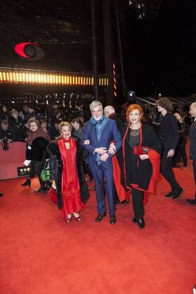 Zazie de Paris (r) und Regisseur Wieland Speck auf der Berlinale Preisverleihung am 18.02.2017 Zazie de Paris (r) und Regisseur Wieland Speck auf der Berlinale Preisverleihung am 18.02.2017