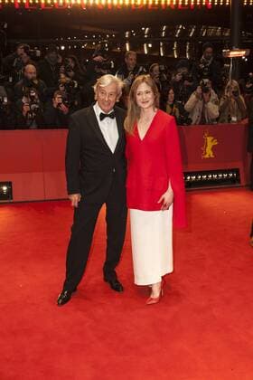 Jury Präsident Paul Verhoeven und Jury Mitglied Julia Jentsch auf der Berlinale Preisverleihung am 18.02.2017 Jury Präsident Paul Verhoeven und Jury Mitglied Julia Jentsch auf der Berlinale Preisverleihung am 18.02.2017