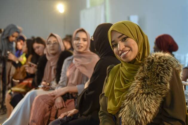 February 18, 2017 - London, UK - London, UK. Audience members await a catwalk show at the UK s first London Modest Fashion Week taking place this weekend at the Saatchi Gallery. The two day event sees 40 brands from across the world come together to showcase their collections for Muslim and other religious women. London UK  - ZUMAl94_ 20170218_zaf_l94_029 Copyright: xStephenxChungx