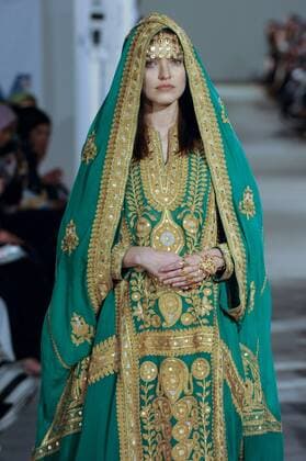 February 18, 2017 - London, UK - London, UK. A model presents a look by Art of Heritage (Saudi Arabia) at the UK s first London Modest Fashion Week taking place this weekend at the Saatchi Gallery. The two day event sees 40 brands from across the world come together to showcase their collections for Muslim and other religious women. London UK  - ZUMAl94_ 20170218_zaf_l94_033 Copyright: xStephenxChungx