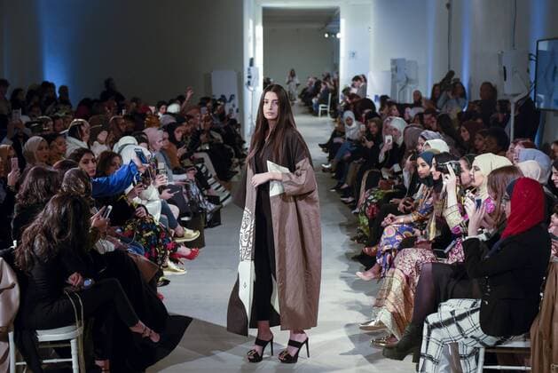 February 18, 2017 - London, UK - London, UK. A model presents a look by Leenaz (Bahrain) at the UK s first London Modest Fashion Week taking place this weekend at the Saatchi Gallery. The two day event sees 40 brands from across the world come together to showcase their collections for Muslim and other religious women. London UK  - ZUMAl94_ 20170218_zaf_l94_041 Copyright: xStephenxChungx