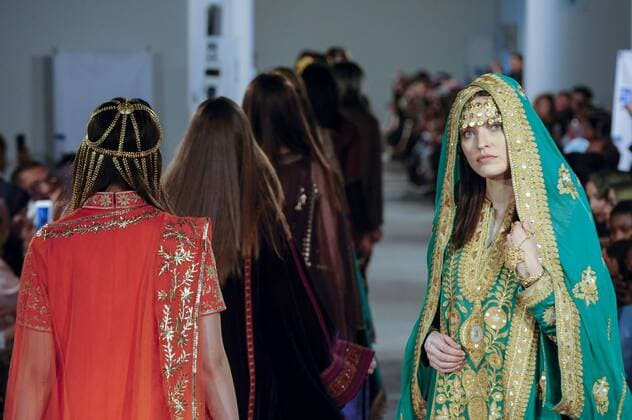 February 18, 2017 - London, UK - London, UK. A model presents a look by Art of Heritage (Saudi Arabia) at the UK s first London Modest Fashion Week taking place this weekend at the Saatchi Gallery. The two day event sees 40 brands from across the world come together to showcase their collections for Muslim and other religious women. London UK  - ZUMAl94_ 20170218_zaf_l94_047 Copyright: xStephenxChungx