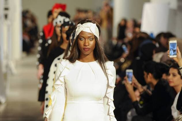 February 18, 2017 - London, UK - London, UK. A model presents a look by Mimya (Turkey) at the UK s first London Modest Fashion Week taking place this weekend at the Saatchi Gallery. The two day event sees 40 brands from across the world come together to showcase their collections for Muslim and other religious women. London UK  - ZUMAl94_ 20170218_zaf_l94_049 Copyright: xStephenxChungx