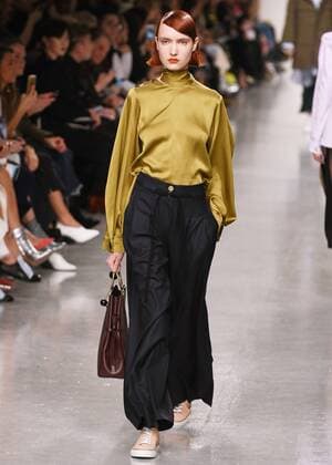 February 17, 2017 - London, England, United Kingdom - A model walks the runway at the Eudon Choi show during the London Fashion Week February 2017 collections on February 17, 2017 in London, England. London United Kingdom  - ZUMAn230 20170217_zaa_n230_1035 Copyright: xKarynxLouisex