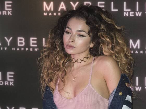 London, UK. 18 February 2017. Ella Eyre attends the Maybelline Bring on the Night party during London Fashion Week at Scotch of St James in Mason s Yard. Maybelline Bring on the Night party during London Fashion Week, London, UK 