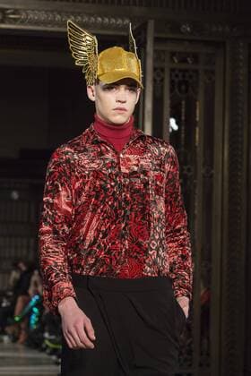 London, UK, 18 February 2017. A model walks the runway during the Ashley Isham show at Fashion Scout, London Fashion Week. Ashley Isham, Fashion Scout, London Fashion Week, London, UK 