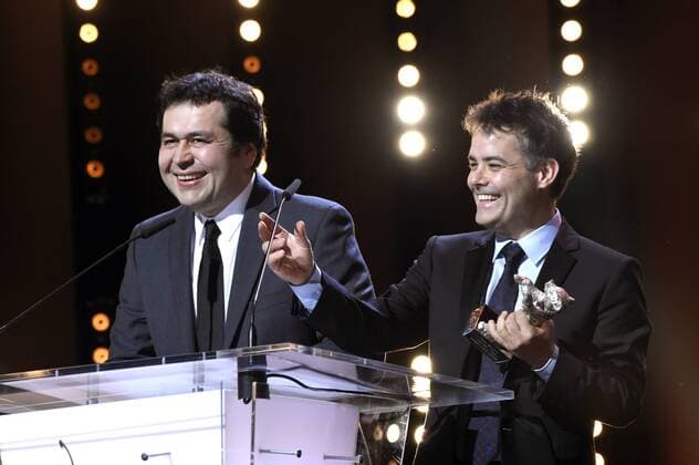 Gonzalo Maza und Sebastian Lelio mit dem Silbernen Bären für das beste Drehbuch für den Film Una mujer fantastica A Fantastic Woman während der Preisverleihung der Berlinale 2017 67. Internationale Filmfestspiele Berlin im Berlinale Palast. Berlin, 18.02.2017 Foto:xF.xKernx xFuturexImage