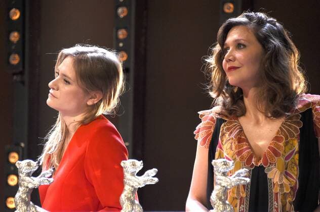 Julia Jentsch und Maggie Gyllenhaal während der Preisverleihung auf der Berlinale 2017 67. Internationale Filmfestspiele Berlin im Berlinale Palast. Berlin, 18.02.2017 Foto:xF.xKernx xFuturexImage