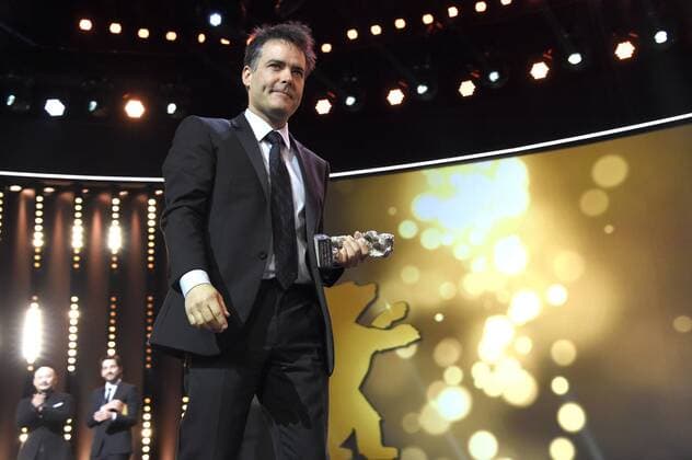 Sebastian Lelio mit dem Silbernen Bären für das beste Drehbuch für den Film Una mujer fantastica A Fantastic Woman während der Preisverleihung der Berlinale 2017 67. Internationale Filmfestspiele Berlin im Berlinale Palast. Berlin, 18.02.2017 Foto:xF.xKernx xFuturexImage