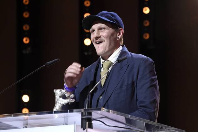 Georg Friedrich mit dem Silbernen Bären als bester Darsteller in dem Film Helle Nächte Bright Nights während der Preisverleihung der Berlinale 2017 67. Internationale Filmfestspiele Berlin im Berlinale Palast. Berlin, 18.02.2017 Foto:xF.xKernx xFuturexImage