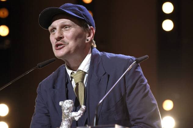 Georg Friedrich mit dem Silbernen Bären als bester Darsteller in dem Film Helle Nächte Bright Nights während der Preisverleihung der Berlinale 2017 67. Internationale Filmfestspiele Berlin im Berlinale Palast. Berlin, 18.02.2017 Foto:xF.xKernx xFuturexImage