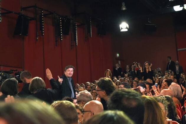 Aki Kaurusmäki erhält den Silbernen Bären für die beste Regie bei Toivon tuolla puolen The Other Side of Hope Die andere Seite der Hoffnung während der Preisverleihung der Berlinale 2017 67. Internationale Filmfestspiele Berlin im Berlinale Palast. Berlin, 18.02.2017 Foto:xF.xKernx xFuturexImage