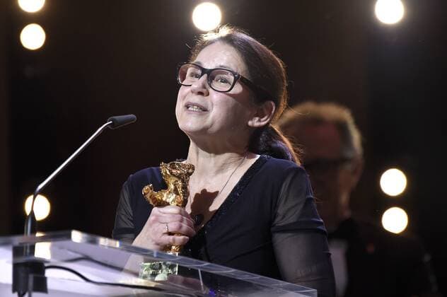 Ildiko Enyedi mit dem Goldenen Bären für den besten Film Testrol es lelekrol On Body and Soul während der Preisverleihung der Berlinale 2017 67. Internationale Filmfestspiele Berlin im Berlinale Palast. Berlin, 18.02.2017 Foto:xF.xKernx xFuturexImage