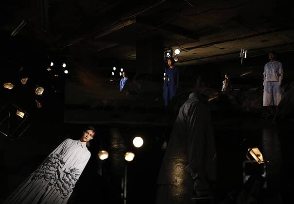Models showcase designs at the ROBERTS WOOD presentation (multi-exposure) during the London Fashion Week February 2017 collections in London, Britain on Feb. 19, 2017. ) (zjy) BRITAIN-LONDON-LONDON FASHION WEEK-ROBERTS WOOD HanxYan 
