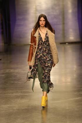 London Fashion Week - Topshop Unique Modenschau . 19 02 2017. London, United Kingdom. Topshop Unique show on day three of London Fashion Week for Autumn Winter 2017.  xStephenxLockx xi-Imagesx IIM-14434-0014