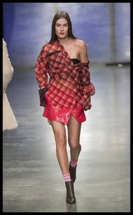 London Fashion Week - Topshop Unique Modenschau . 19 02 2017. London, United Kingdom. Topshop Unique show on day three of London Fashion Week for Autumn Winter 2017.  xStephenxLockx xi-Imagesx IIM-14434-0017
