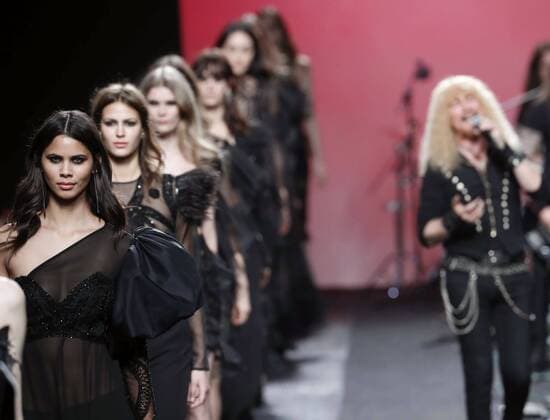 Madrid Fashion Week - Juana Martin Modenschau Models take to the catwalk wearing creations from the Fall Winter 2017 collection by Spanish designer Juana Martin on the third day of the Mercedes-Benz Fashion Week Madrid (MBFWM) held at the IFEMA Congress and Events center in Madrid, 19 February 2017. THE MBFWM runs from 16 to 21 February. MADRID FASHION WEEK !ACHTUNG: NUR REDAKTIONELLE NUTZUNG!  Copyright: xZipix GRA254 20170219-636231194624481778