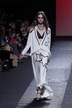 Madrid Fashion Week - Juana Martin Modenschau A model takes to the catwalk wearing a creation from the Fall Winter 2017 collection by Spanish designer Juana Martin on the third day of the Mercedes-Benz Fashion Week Madrid (MBFWM) held at the IFEMA Congress and Events center in Madrid, 19 February 2017. THE MBFWM runs from 16 to 21 February. MADRID FASHION WEEK !ACHTUNG: NUR REDAKTIONELLE NUTZUNG!  Copyright: xZipix GRA254 20170219-636231194646321498