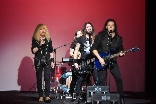 Madrid Fashion Week - Juana Martin Modenschau Juana Martin Modenschau mit der Band Medina Azahara en la Mercedes Benz Fashion Week Madrid 2017. 588 DiegoxPuerta Cordon Press Juana Martin fashion show at Mercedes Benz Fashion Week Madrid 2017. Cordon Press  DiegoxPuerta