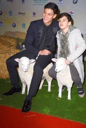 Emilio Sakraya Moutaoukkil mit Bruder Ilyes Moutaoukkil Weltpremiere des Kinofilms Bibi & Tina - Tohuwabohu Total (Bibi und Tina 4) im Kino in der Kulturbrauerei in Berlin am 19.02.2017