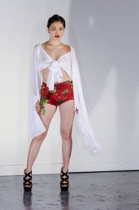 London Fashion Week - Chanel Joan Elkayam Modenschau February 19, 2017 - London, UK - London, UK. A model shows a look by Chanel Joan Elkayam at Hoxton Arches during her one woman show as part of London Fashion Week AW17 18. In 2016, the 19 year old, first year student at Central St. Martins, was the youngest designer to show in both Paris Fashion Week and New York Fashion Week and in 2015 was crowned UK Young Designer of the Year. London UK  - ZUMAl94_ 20170219_zaf_l94_021 Copyright: xStephenxChungx