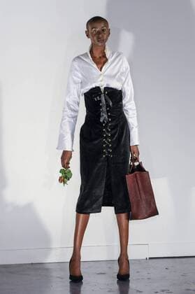 London Fashion Week - Chanel Joan Elkayam Modenschau February 19, 2017 - London, UK - London, UK. A model shows a look by Chanel Joan Elkayam at Hoxton Arches during her one woman show as part of London Fashion Week AW17 18. In 2016, the 19 year old, first year student at Central St. Martins, was the youngest designer to show in both Paris Fashion Week and New York Fashion Week and in 2015 was crowned UK Young Designer of the Year. London UK  - ZUMAl94_ 20170219_zaf_l94_023 Copyright: xStephenxChungx