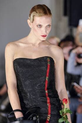 London Fashion Week - Chanel Joan Elkayam Modenschau February 19, 2017 - London, UK - London, UK. A model shows a look by Chanel Joan Elkayam at Hoxton Arches during her one woman show as part of London Fashion Week AW17 18. In 2016, the 19 year old, first year student at Central St. Martins, was the youngest designer to show in both Paris Fashion Week and New York Fashion Week and in 2015 was crowned UK Young Designer of the Year. London UK  - ZUMAl94_ 20170219_zaf_l94_024 Copyright: xStephenxChungx