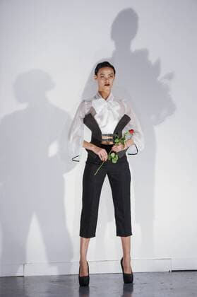 London Fashion Week - Chanel Joan Elkayam Modenschau February 19, 2017 - London, UK - London, UK. A model shows a look by Chanel Joan Elkayam at Hoxton Arches during her one woman show as part of London Fashion Week AW17 18. In 2016, the 19 year old, first year student at Central St. Martins, was the youngest designer to show in both Paris Fashion Week and New York Fashion Week and in 2015 was crowned UK Young Designer of the Year. London UK  - ZUMAl94_ 20170219_zaf_l94_025 Copyright: xStephenxChungx