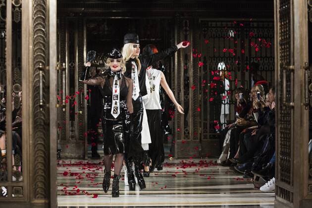 London Fashion Week - Pam Hogg Modenschau London, UK, 19 February 2017. A model walks the runway during the Pam Hogg show at Fashion Scout, London Fashion Week. Pam Hogg, Fashion Scout, London Fashion Week, London, UK 